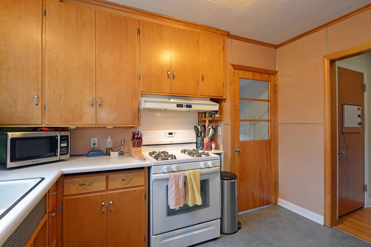 3209 Chowen Ave N - Photo 6 of 22