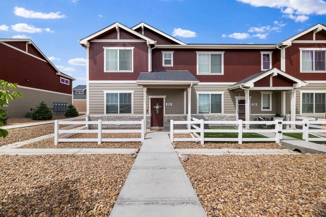 253 Molinar St - Photo 2 of 41