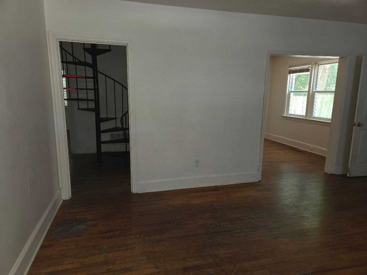 1503 Laurel St - Photo 3 of 10