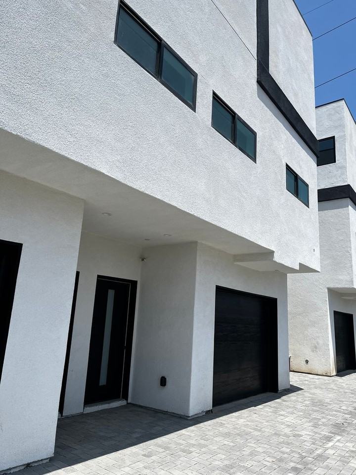 4900 Lennox Blvd - Photo 2 of 27