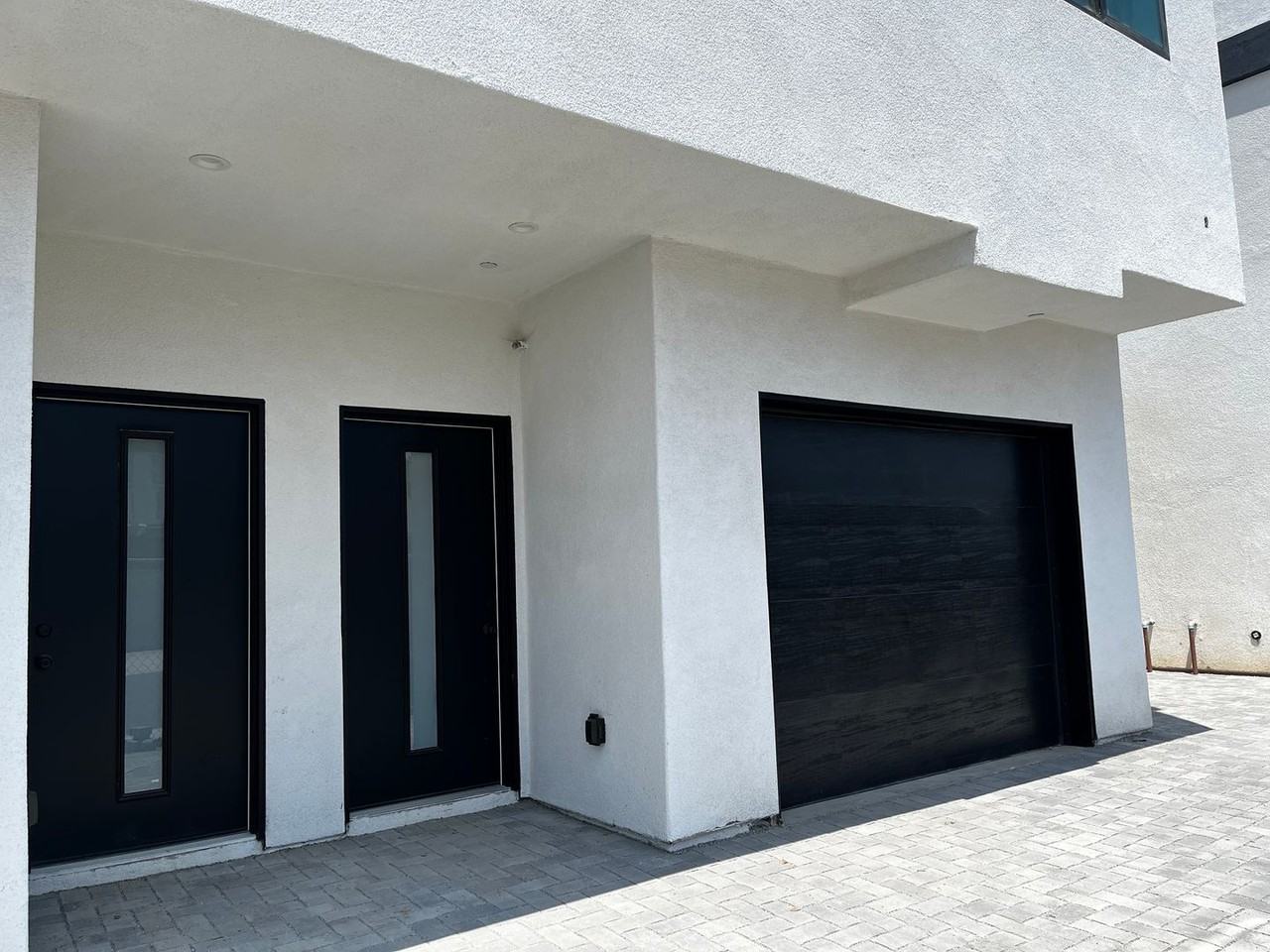 4900 Lennox Blvd - Photo 3 of 27