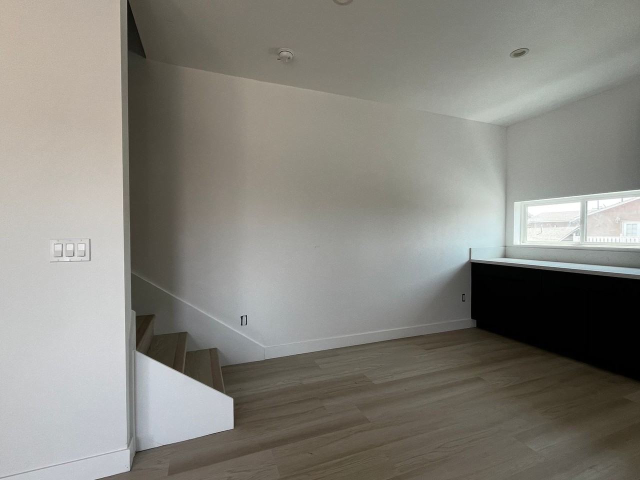 4900 Lennox Blvd - Photo 6 of 27