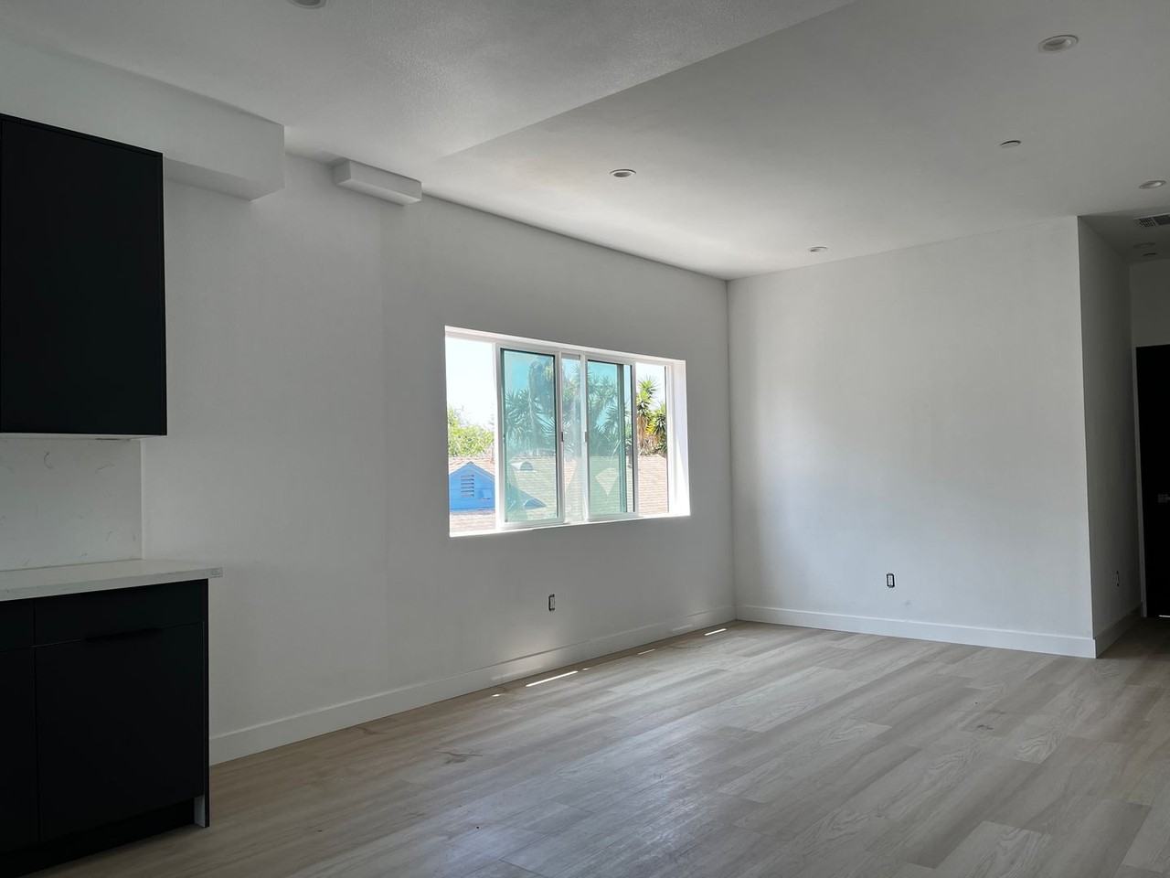 4900 Lennox Blvd - Photo 7 of 27