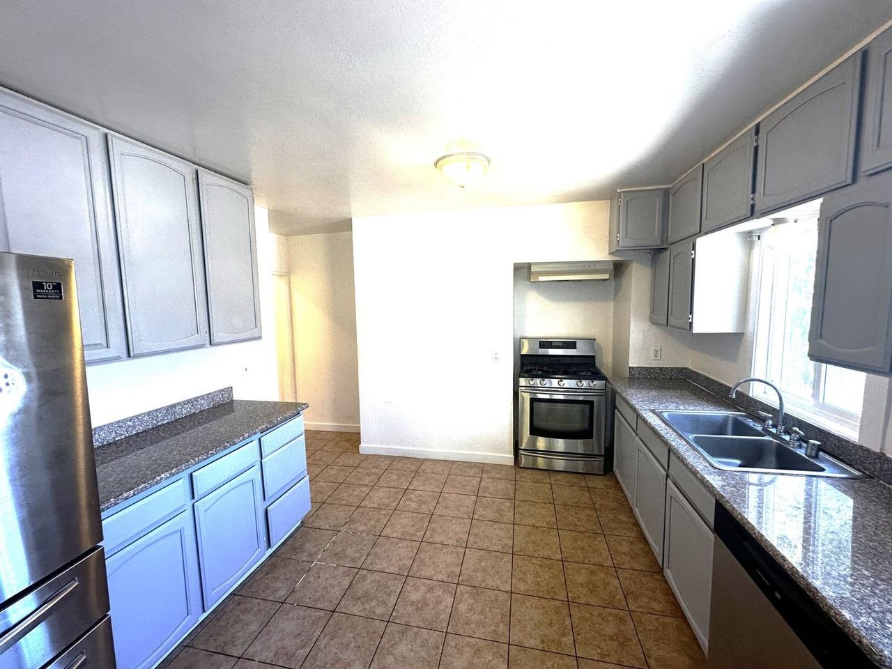 9380 Thermal St - Photo 3 of 26