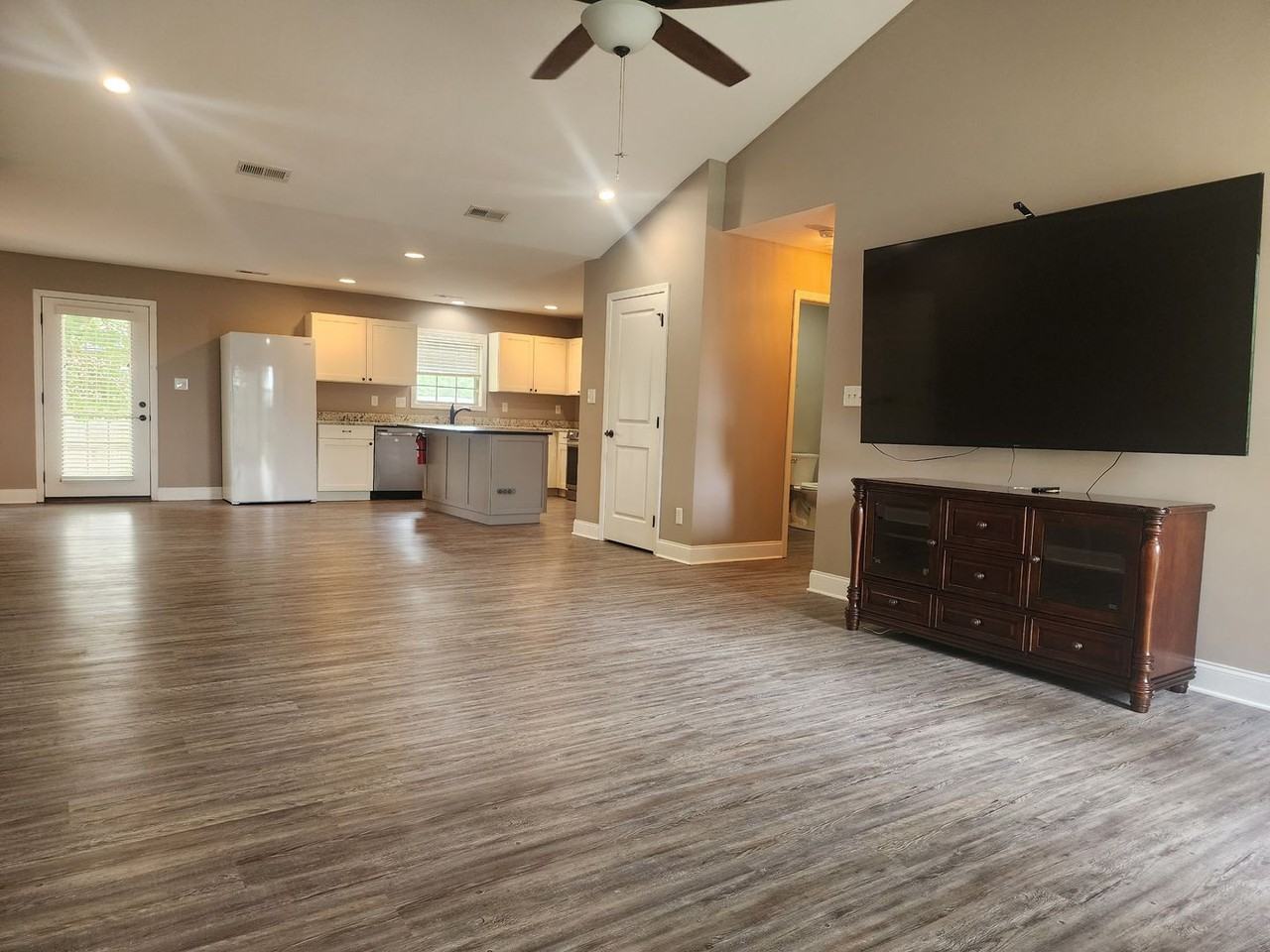 1511 Oersted St - Photo 3 of 38