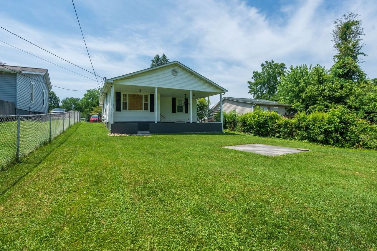 1306 E Chilhowie Ave - Photo 3 of 27