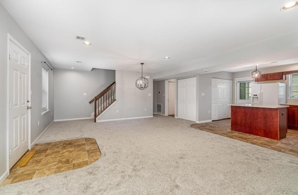 180 Melbourne Ln - Photo 3 of 16