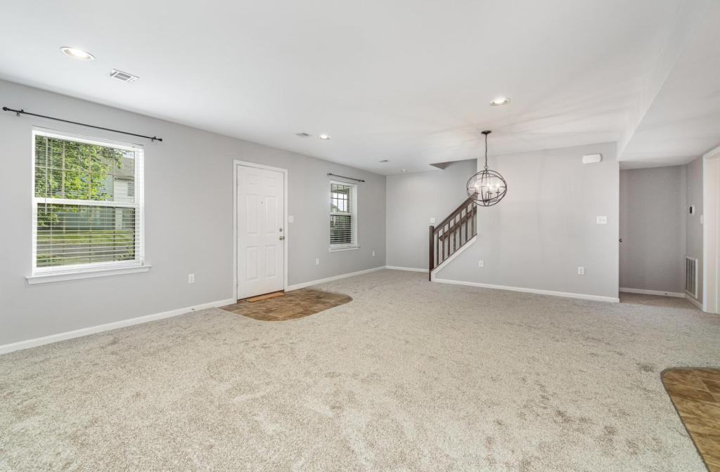 180 Melbourne Ln - Photo 4 of 16