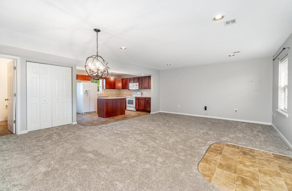 180 Melbourne Ln - Photo 5 of 16