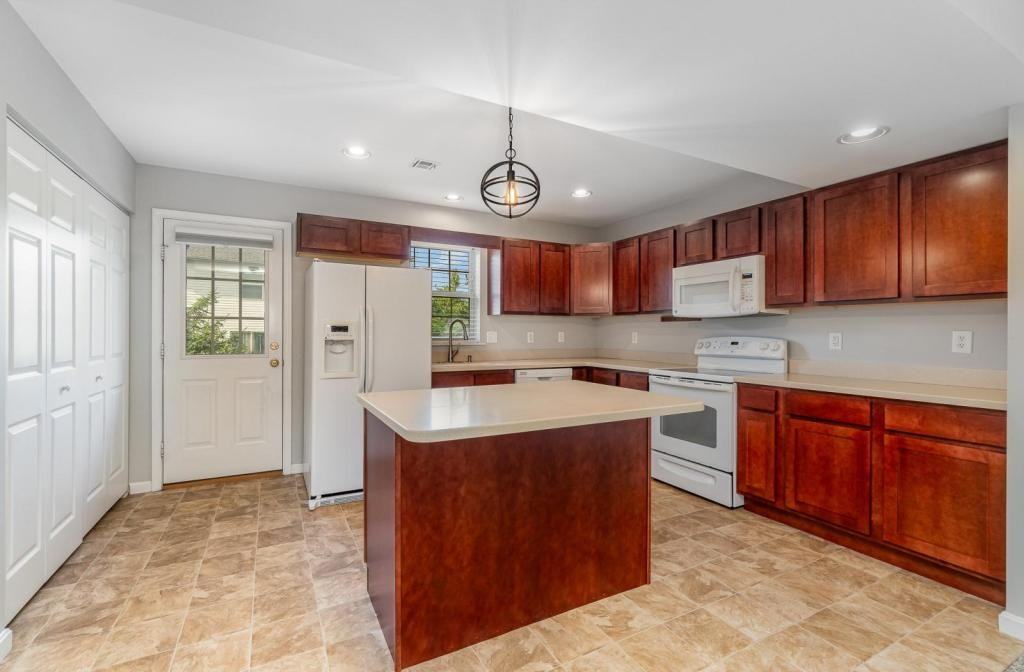 180 Melbourne Ln - Photo 6 of 16