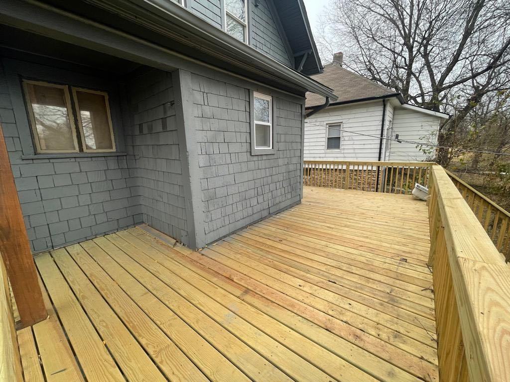 1025 Waverly Ave - Photo 3 of 17