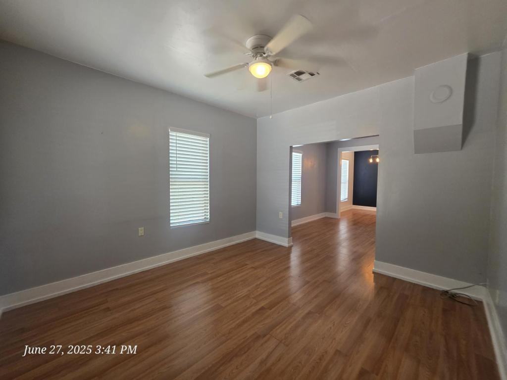 305 Grandview Ave - Photo 3 of 13