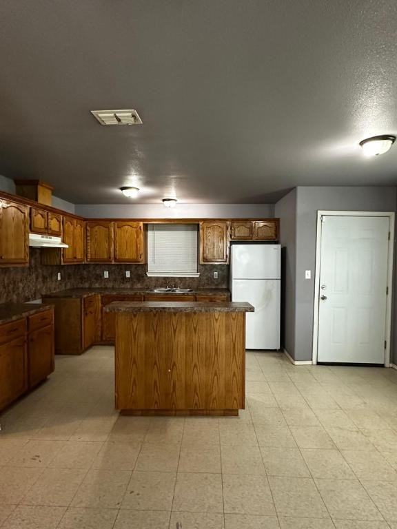 4720 Kelsey Dr - Photo 4 of 11