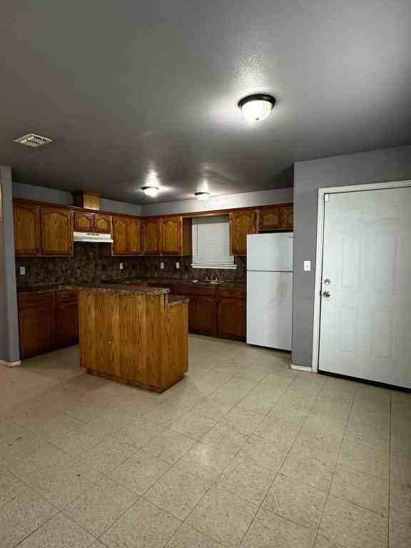 4720 Kelsey Dr - Photo 6 of 11