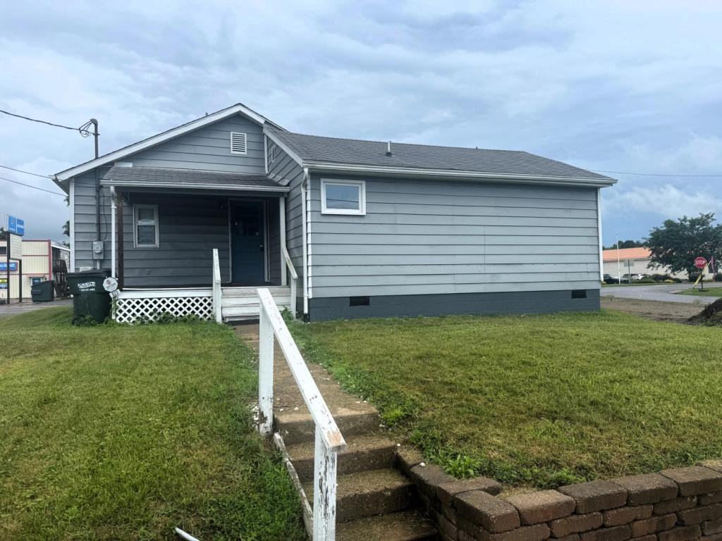 623 S 2nd St - Photo 2 of 11