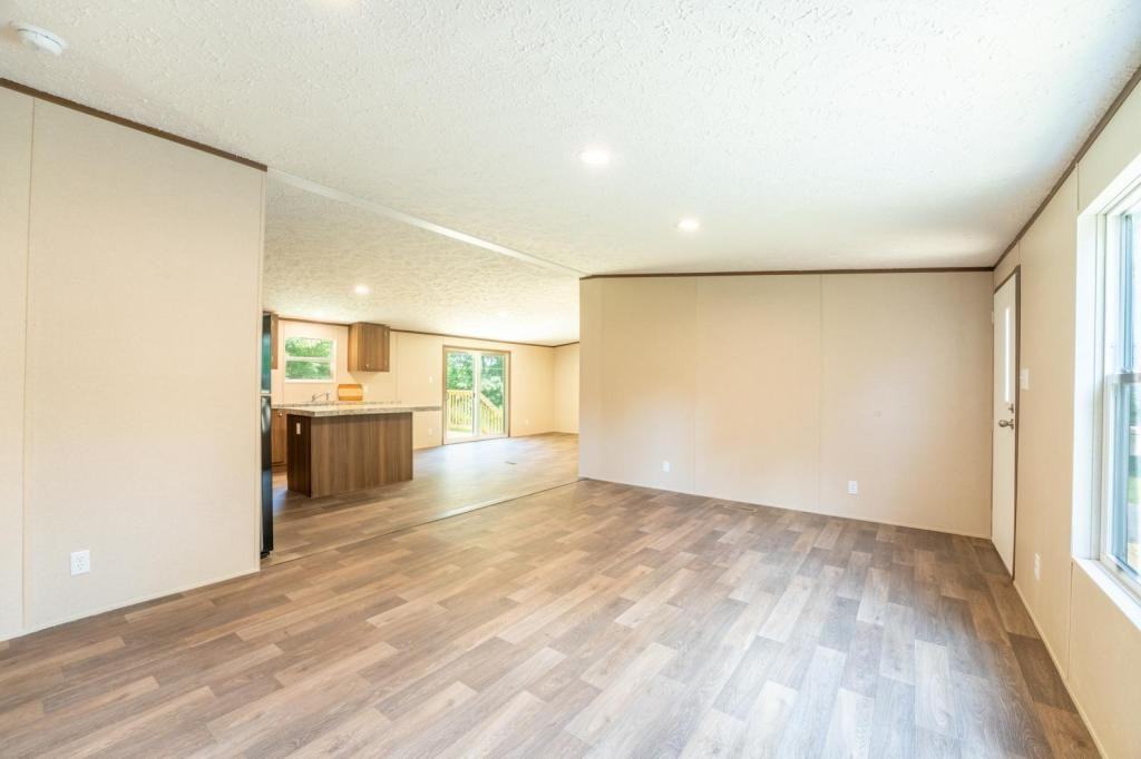8903 Childress Rd - Photo 5 of 34