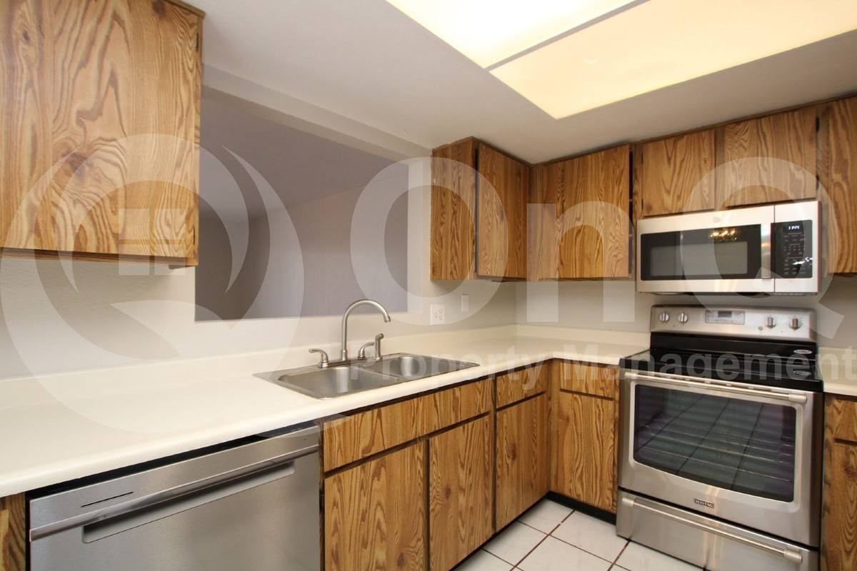 744 W Oxford Dr - Photo 2 of 10