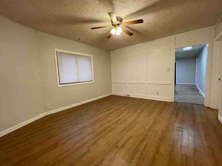 311 E Lincoln Ave - Photo 3 of 10