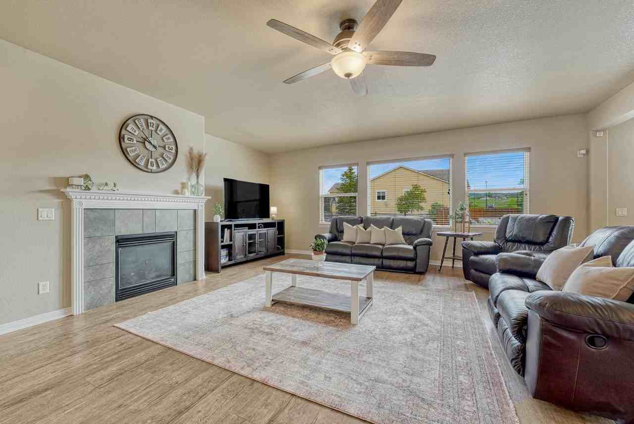 14707 Allegiance Dr - Photo 3 of 50