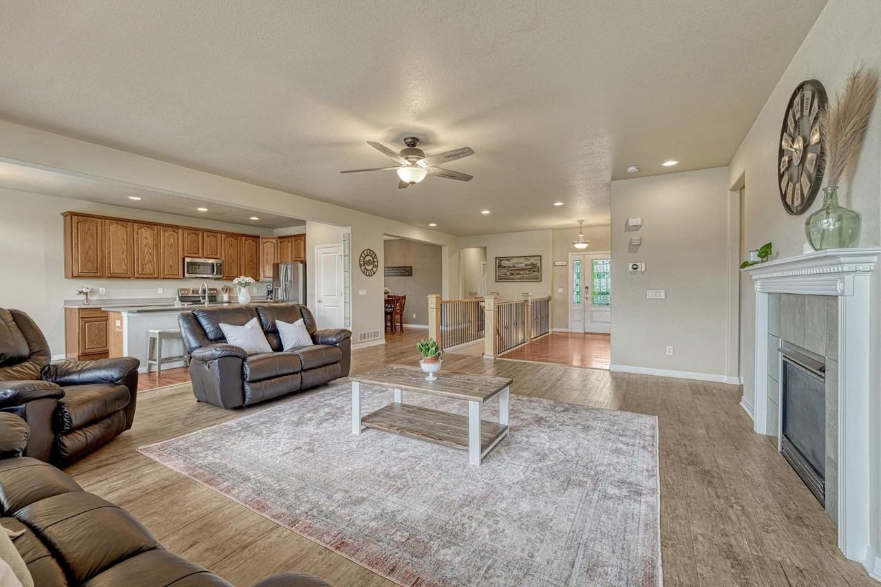 14707 Allegiance Dr - Photo 5 of 50