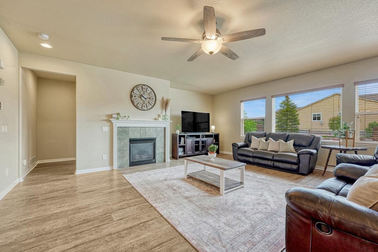 14707 Allegiance Dr - Photo 6 of 50