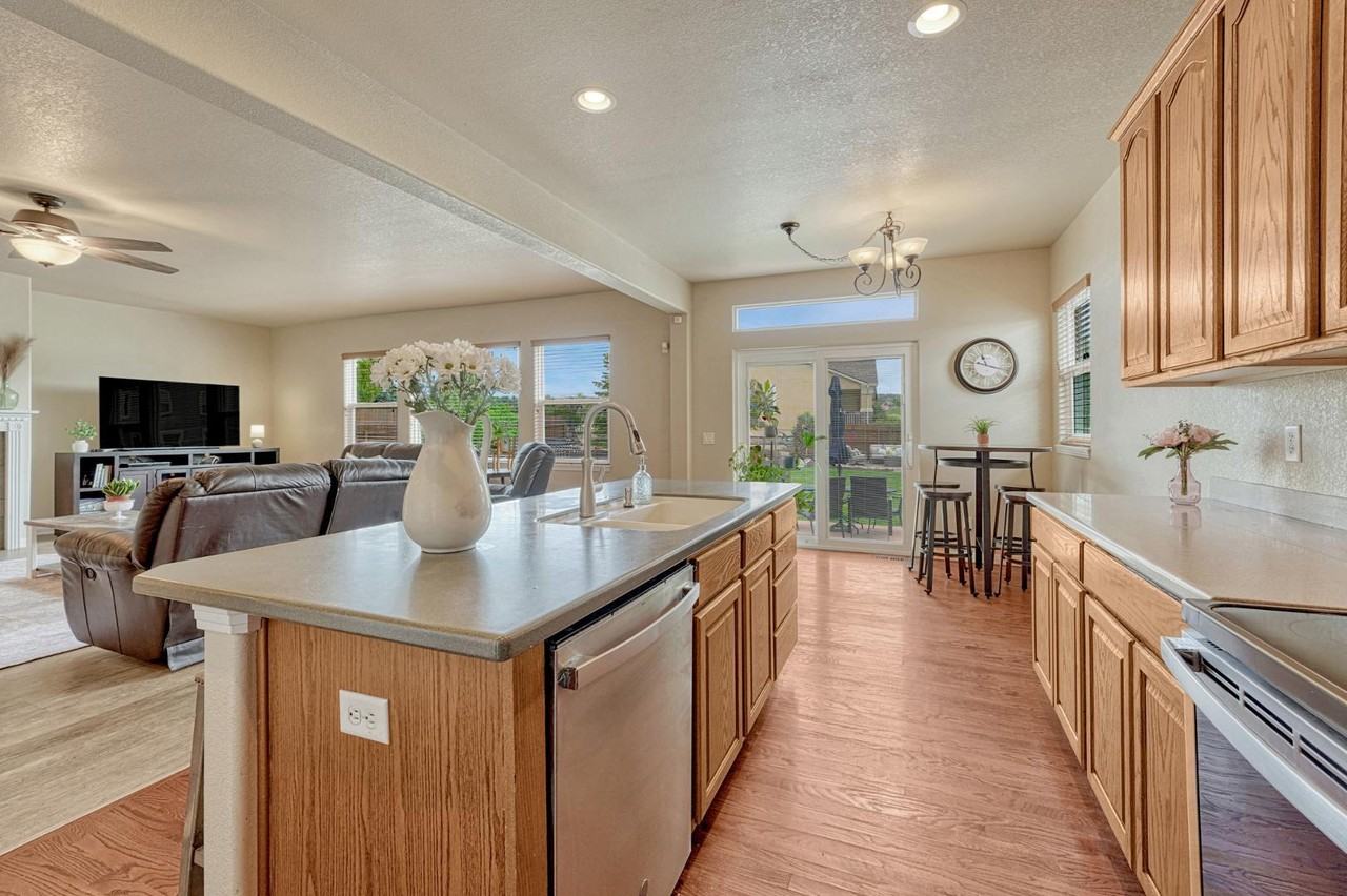 14707 Allegiance Dr - Photo 7 of 50