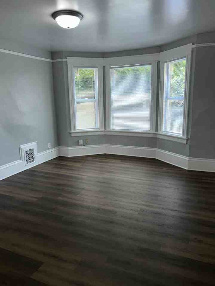 1702 N 28th St - Photo 2 of 5