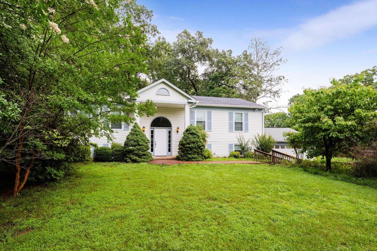 11821 Sinclair Ln - Photo 2 of 48