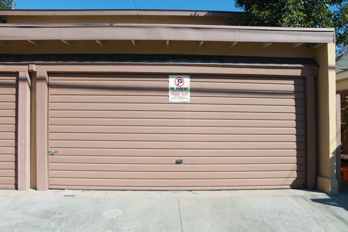 925 N Cordova St - Photo 2 of 11