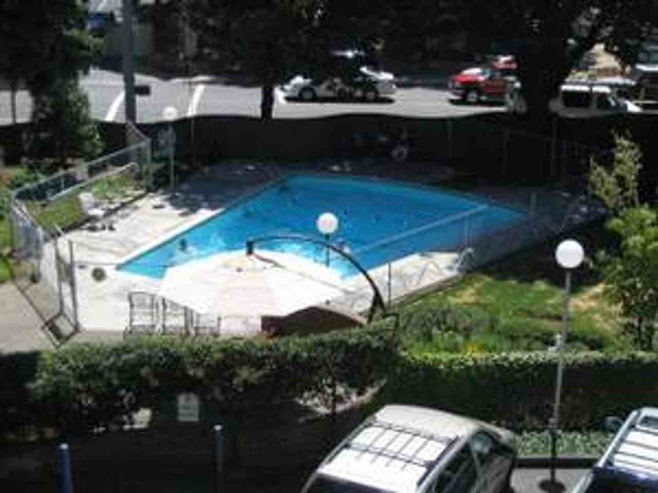 Hollywood Towne House Apartments - Photo 3 of 50