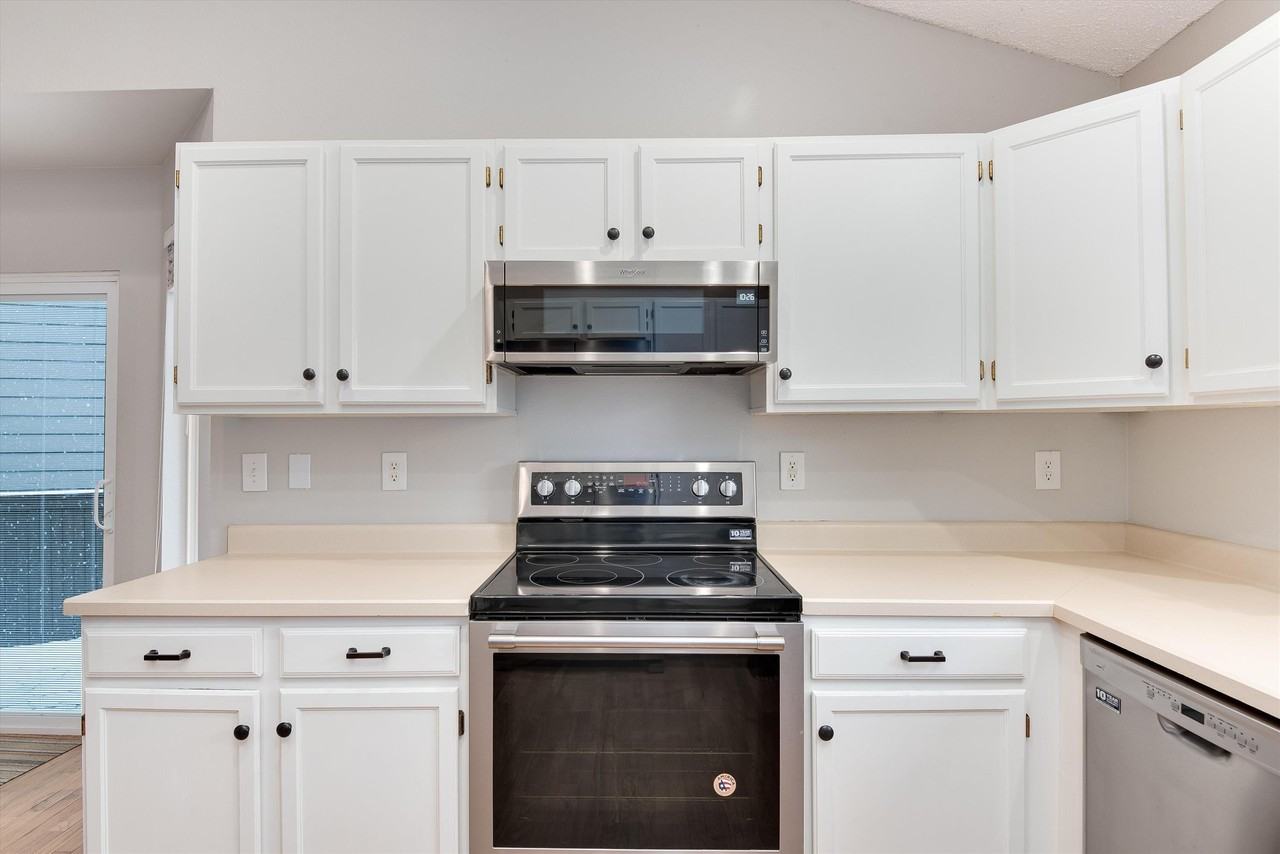 3624 Bucknell Dr - Photo 4 of 33
