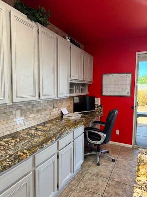 640 Baldurn Ave - Photo 5 of 50