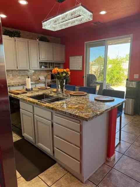 640 Baldurn Ave - Photo 6 of 50