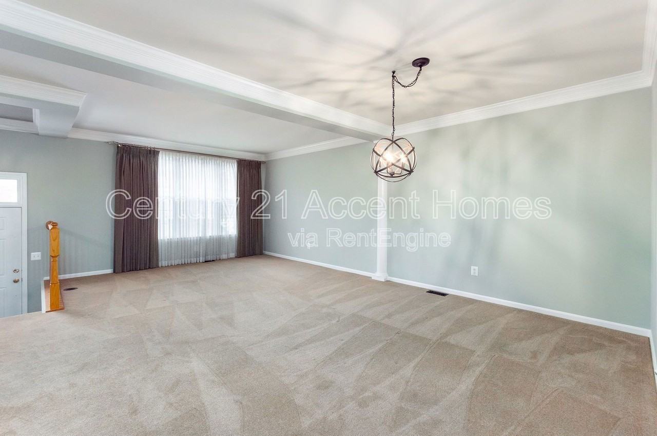 7715 Rachael Whitney Ln - Photo 3 of 36