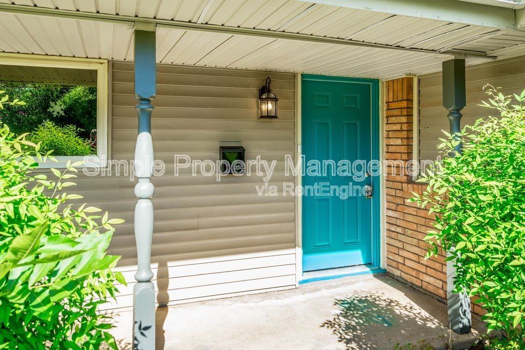 3221 Beechwood Dr - Photo 2 of 17