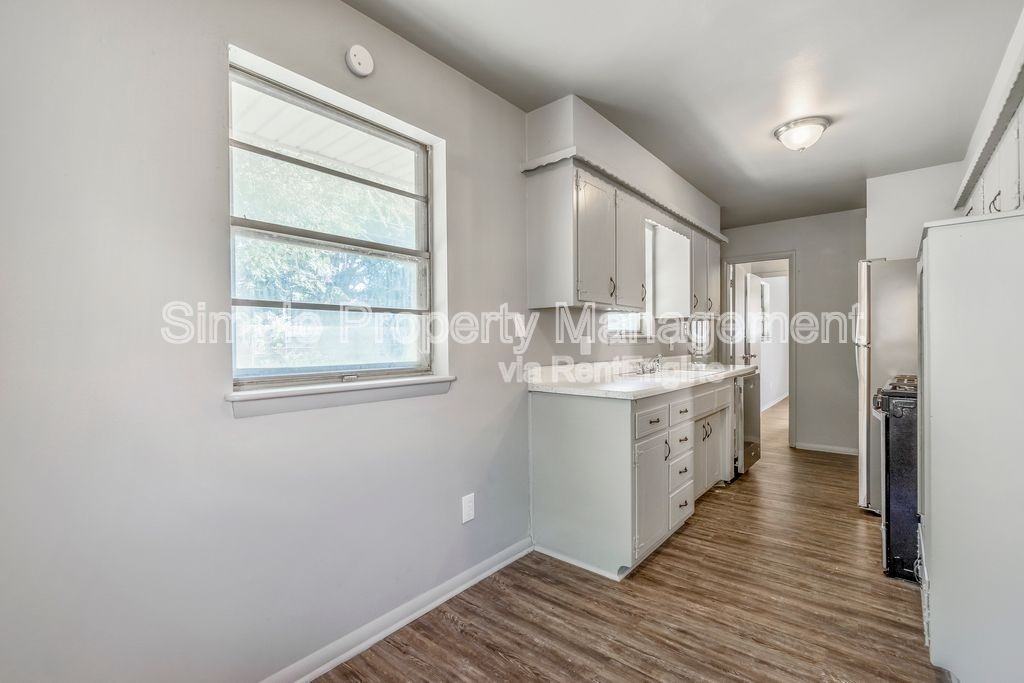 3221 Beechwood Dr - Photo 5 of 17