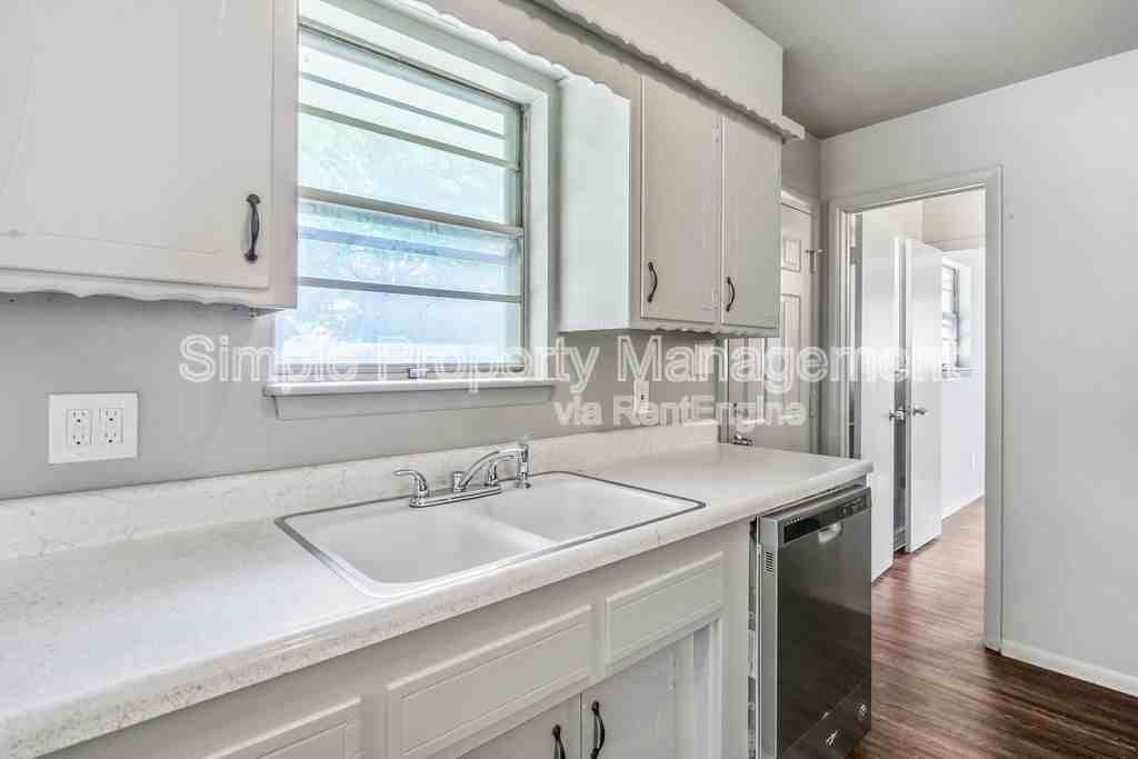 3221 Beechwood Dr - Photo 7 of 17
