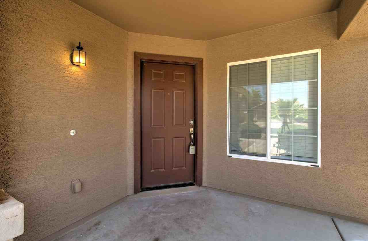 41375 W Cahill Dr - Photo 4 of 31