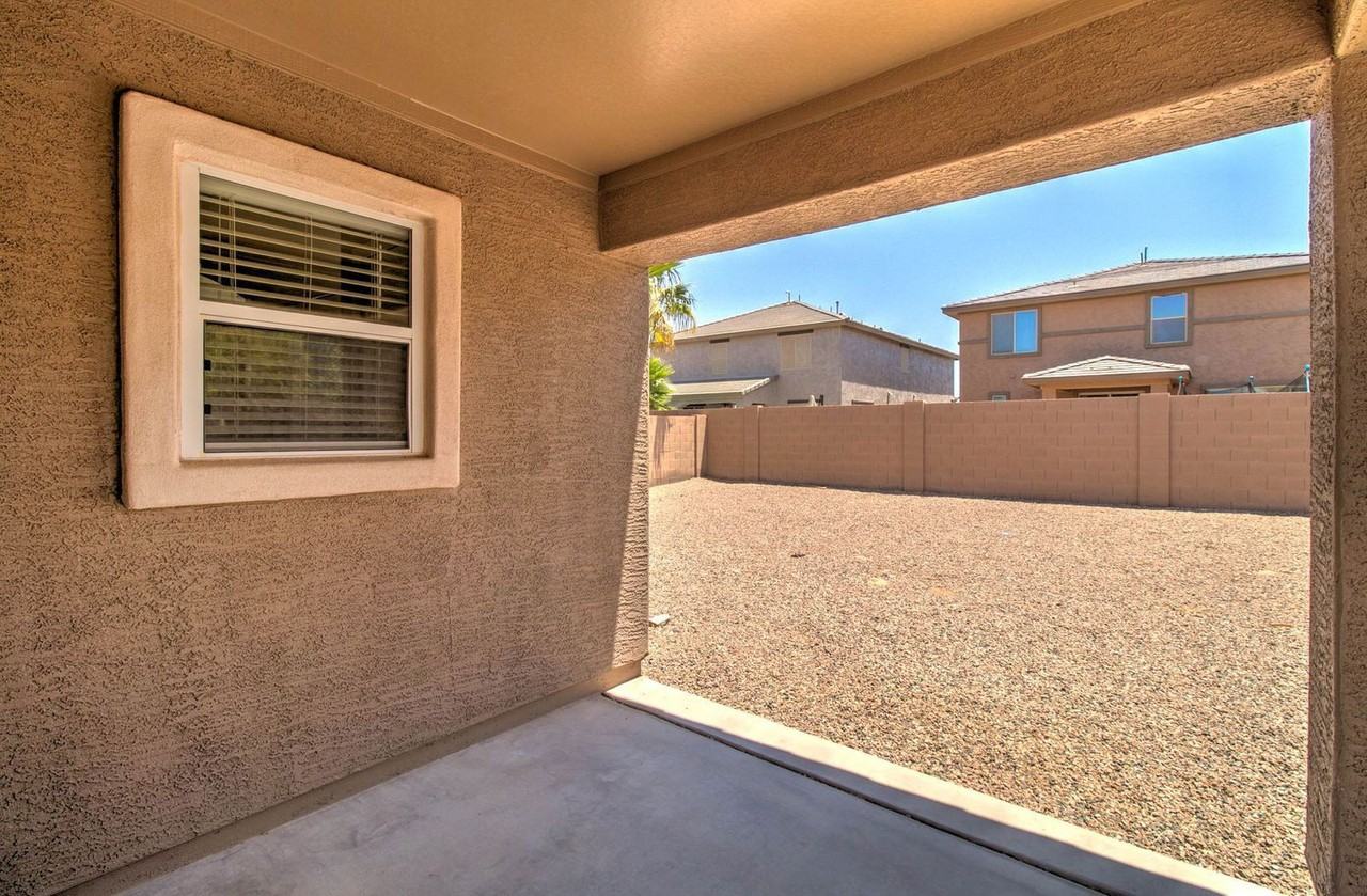 41375 W Cahill Dr - Photo 5 of 31