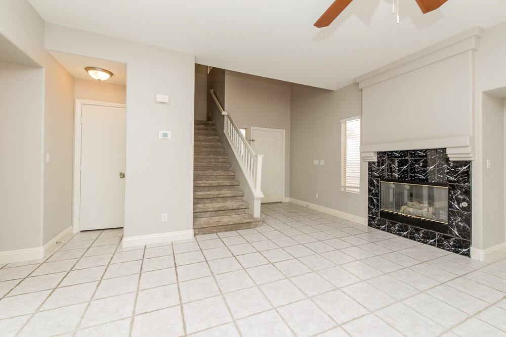 5044 Drifting Creek Ave - Photo 5 of 17