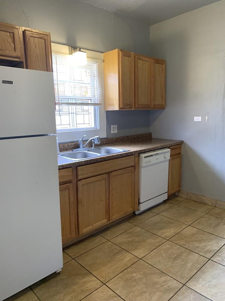 715 E 5th St #1 - Photo 3 of 10