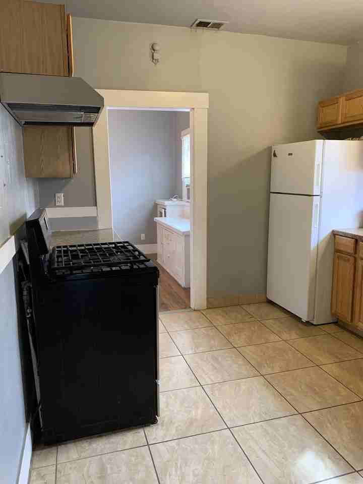 715 E 5th St #1 - Photo 4 of 10