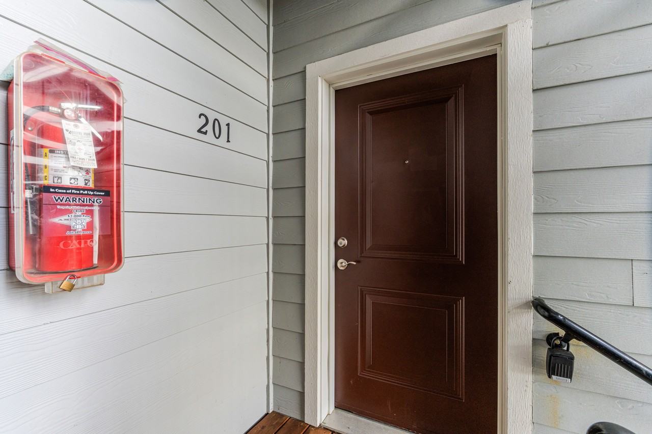 Bethany Apartments - Photo 4 of 38