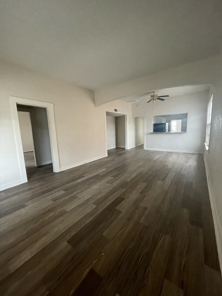1522 E Yandell Dr #1 - Photo 3 of 23