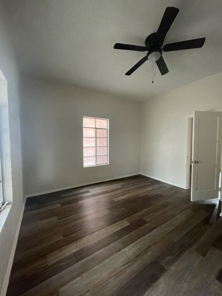 1522 E Yandell Dr #1 - Photo 2 of 23
