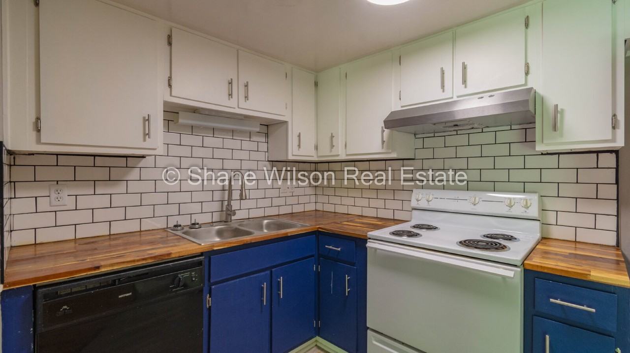 531 Brookfield Ave - Photo 4 of 8