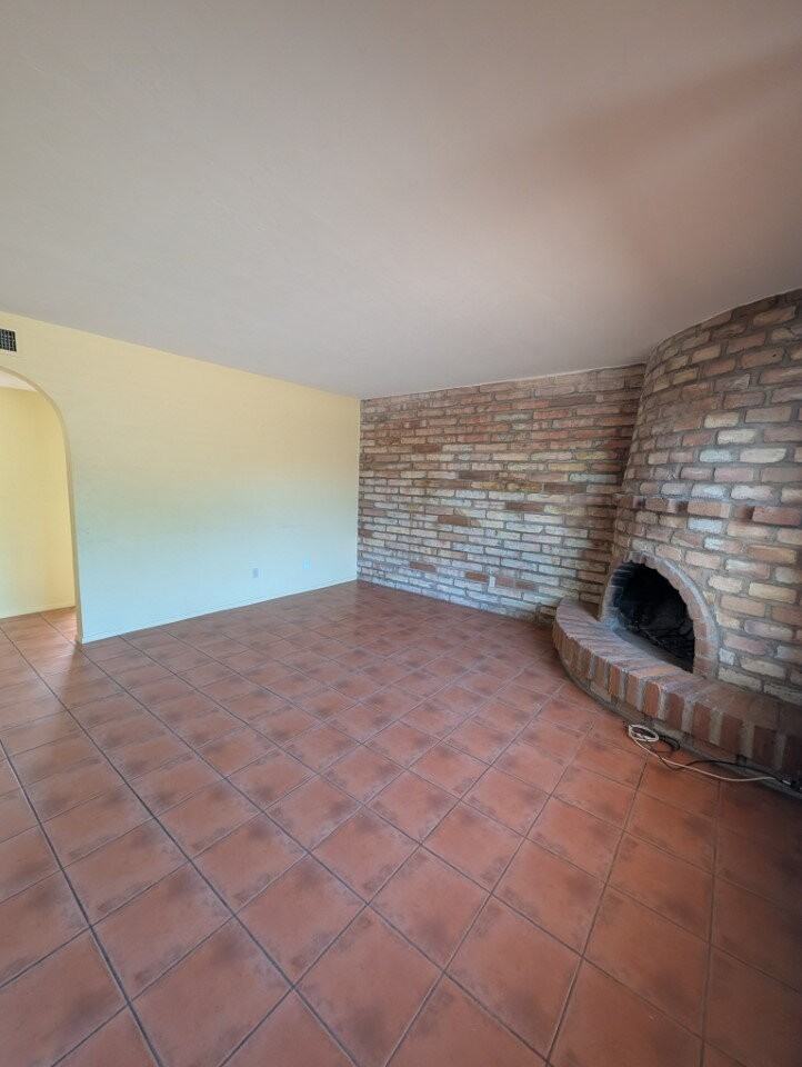 3078 N Cherry Ave - Photo 2 of 15
