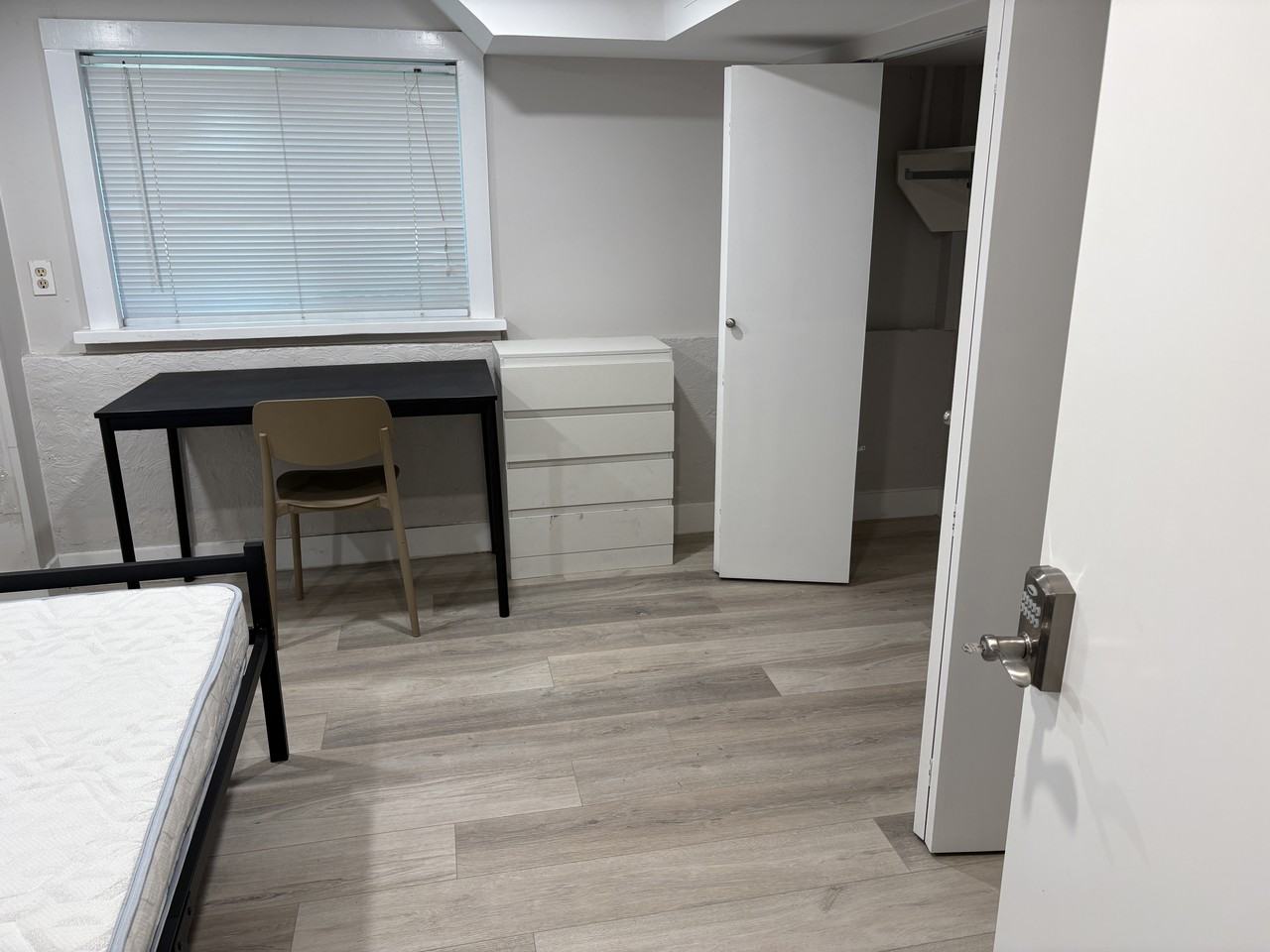 3592 West 23rd Avenue - Photo 4 of 8