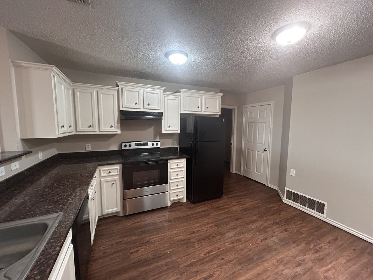 7803 Avenue J - Photo 2 of 13
