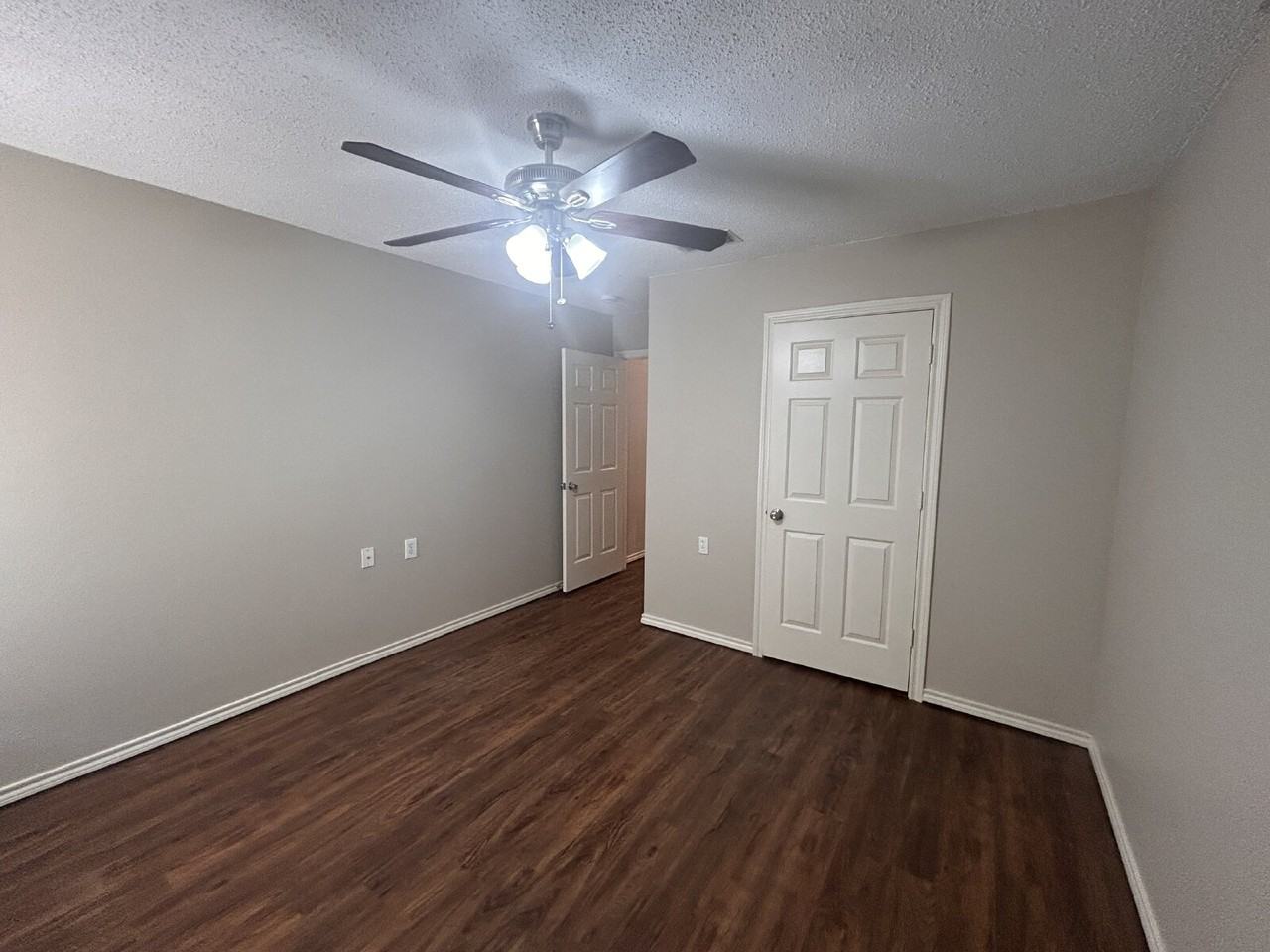 7803 Avenue J - Photo 6 of 13